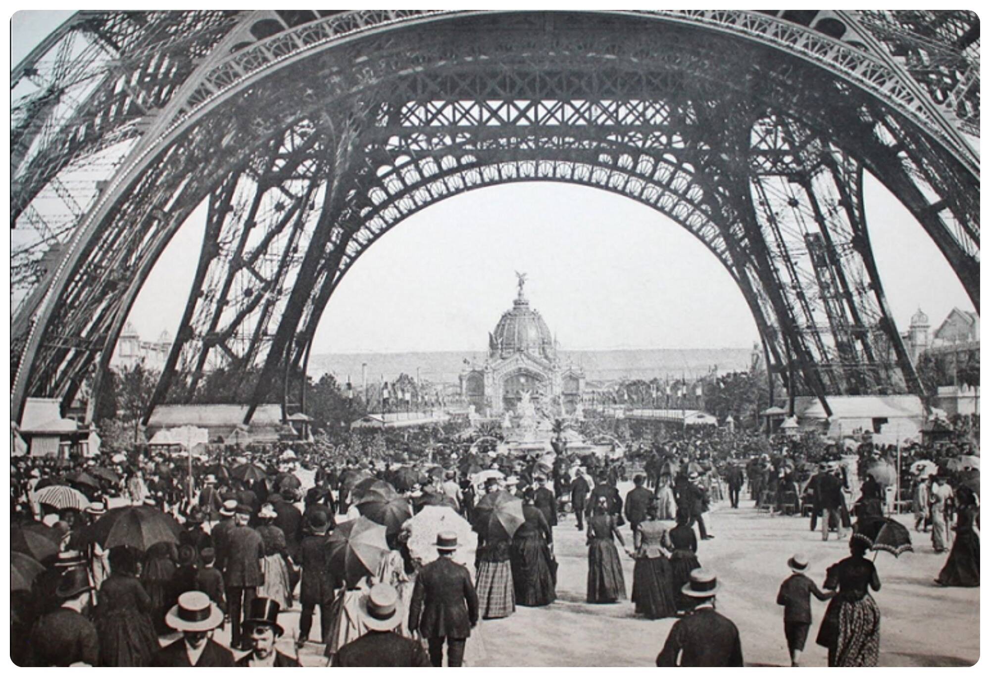 Первый появился во франции. Эйфель 1889. Гюстав Эйфель Эйфелева башня. Эйфелева башня в Париже 1889 год. Всемирная выставка в Париже 1889.