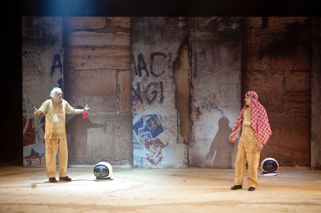 Ney Latorraca e Edy Botelho na peça "Entredentes", de Gerald Thomas / Foto: divulgação