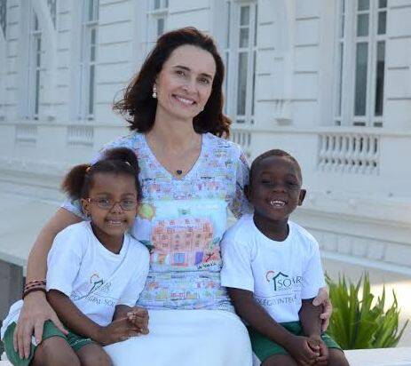Andrea Natal: diretora do Copa com crianças do Solar Meninos de Luz / Foto: divulgação