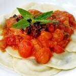 Quadrucci_Ravióli de mussarela de búfala ao molho de tomate com cubinhos de berinjela_Crédito Adriana Lorete 002