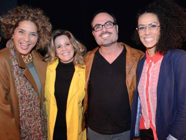 Christovam de Chevalier entre as cantoras Sandra Duailibi, Patricia Melodi e Iria Braga