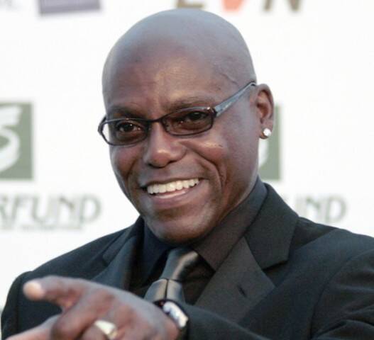 Save_The_World_Awards_2009_show06_-_Carl_Lewis-696x529