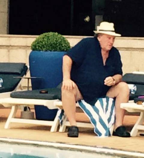 Gérard Depardieu em seu local preferido no Rio: a piscina do hotel Sofitel, em Copacabana / Foto: divulgação