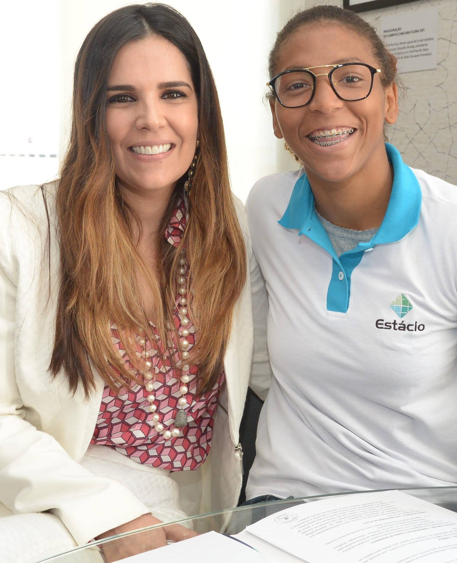 Claudia Romano e Rafaela Silva: a diretora de responsabilidade social e parcerias da Estácio com a judoca / Foto: divulgação 