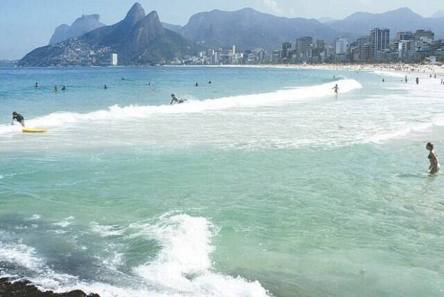 Mergulho no mar: sonho de consumo de cada carioca neste verão / Foto: IG