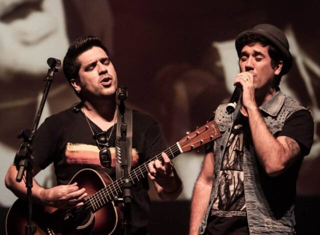 Wilson Sideral e Rogério Flausino: os irmãos comandam um show com várias participações especiais só com repertório que foi do Cazuza / Foto: divulgação