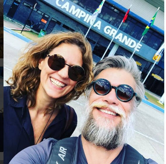 Acima, Alexandre Nero com o chapéu de chifres; Patrícia Pillar e Fábio Assunção no aeroporto de Campina Grande /Fotos: Reprodução Instagram