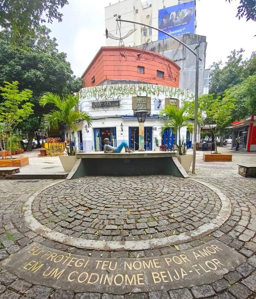 Rio Antigo Por Rafael Bokor Estátua De Cazuza Completou Cinco Anos No Leblon Lu Lacerda Ig 