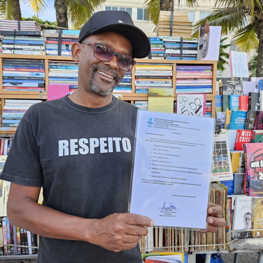 Empreendedores cariocas são teimosos: mais uma bola inflável é apreendida  no mar, Lu Lacerda